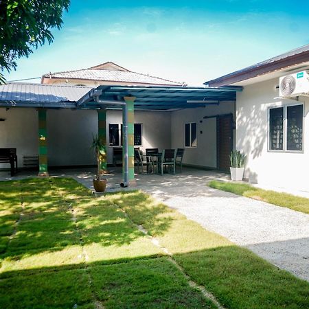 Adorable 3-Bedroom Home With Pool, Wi-Fi And Bbq Rembau Zewnętrze zdjęcie